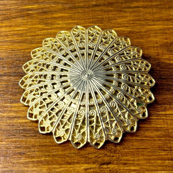 Vintage Gold Tone Filigree Scarf Clip - Picture 3 of 9